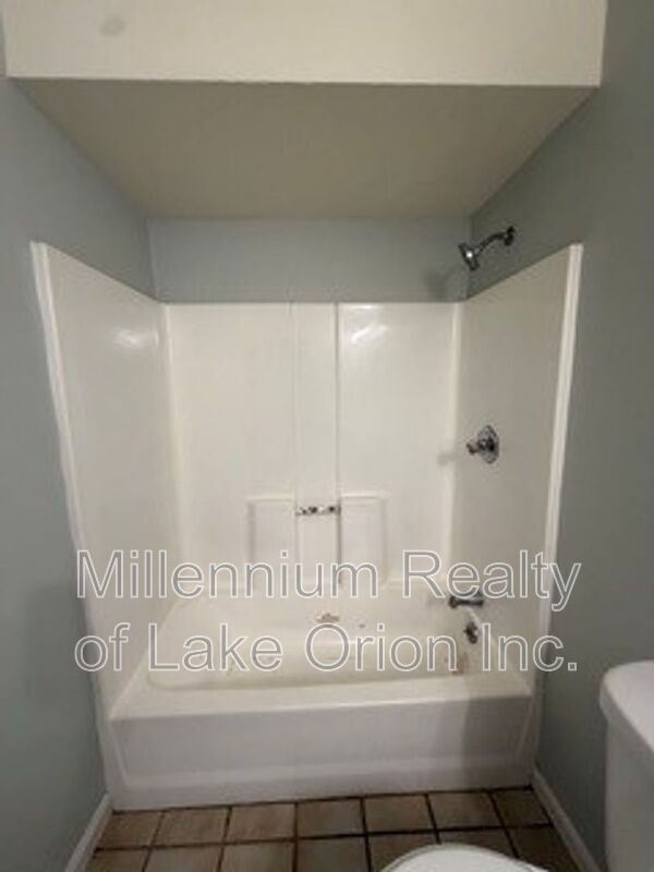 Building Photo - 844 Kettering Ave
