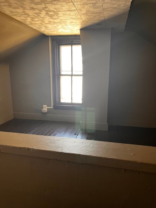 Primary Photo - Spacious 3-Bedroom Home for Rent in Columb...