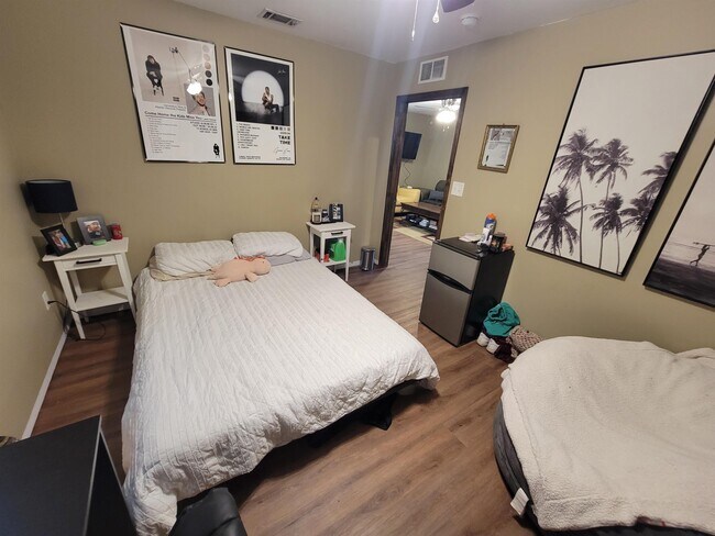 Building Photo - 1227 Continental Ct