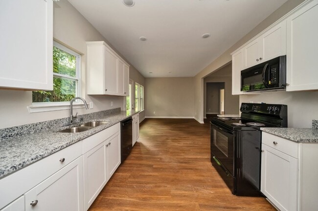 Building Photo - So Much Space in Hueytown – Beautifully Renovated & Move-In Ready!