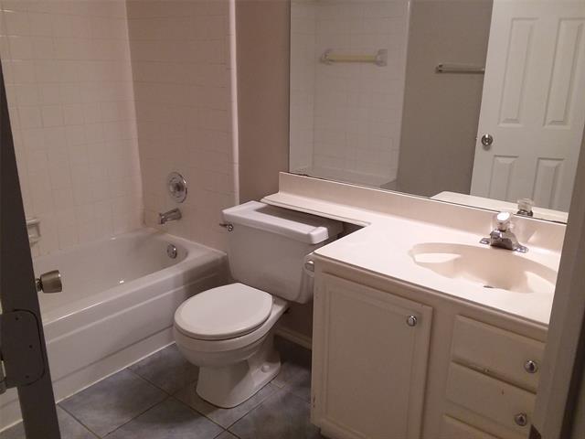 Building Photo - 802 Red Oak Dr