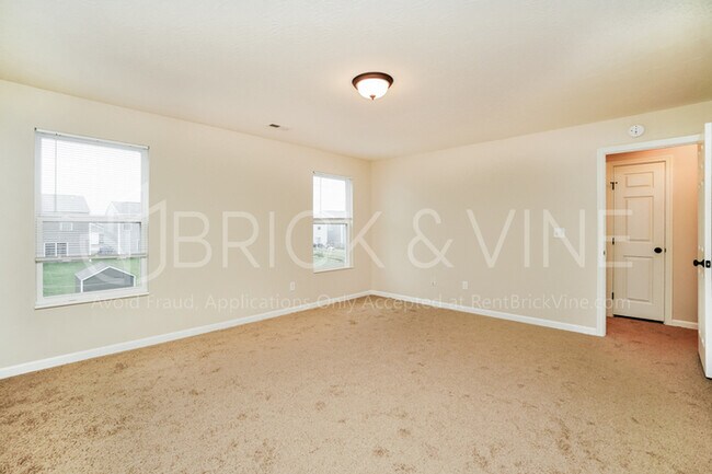Building Photo - 4964 Grimm Dr