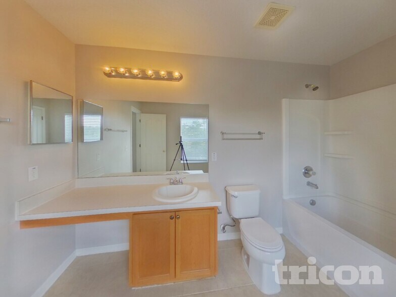 Building Photo - 19706 Timberbluff Dr