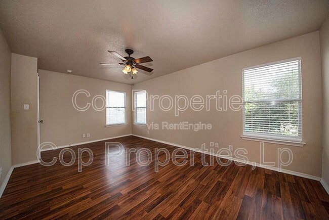 Building Photo - 518 Reba