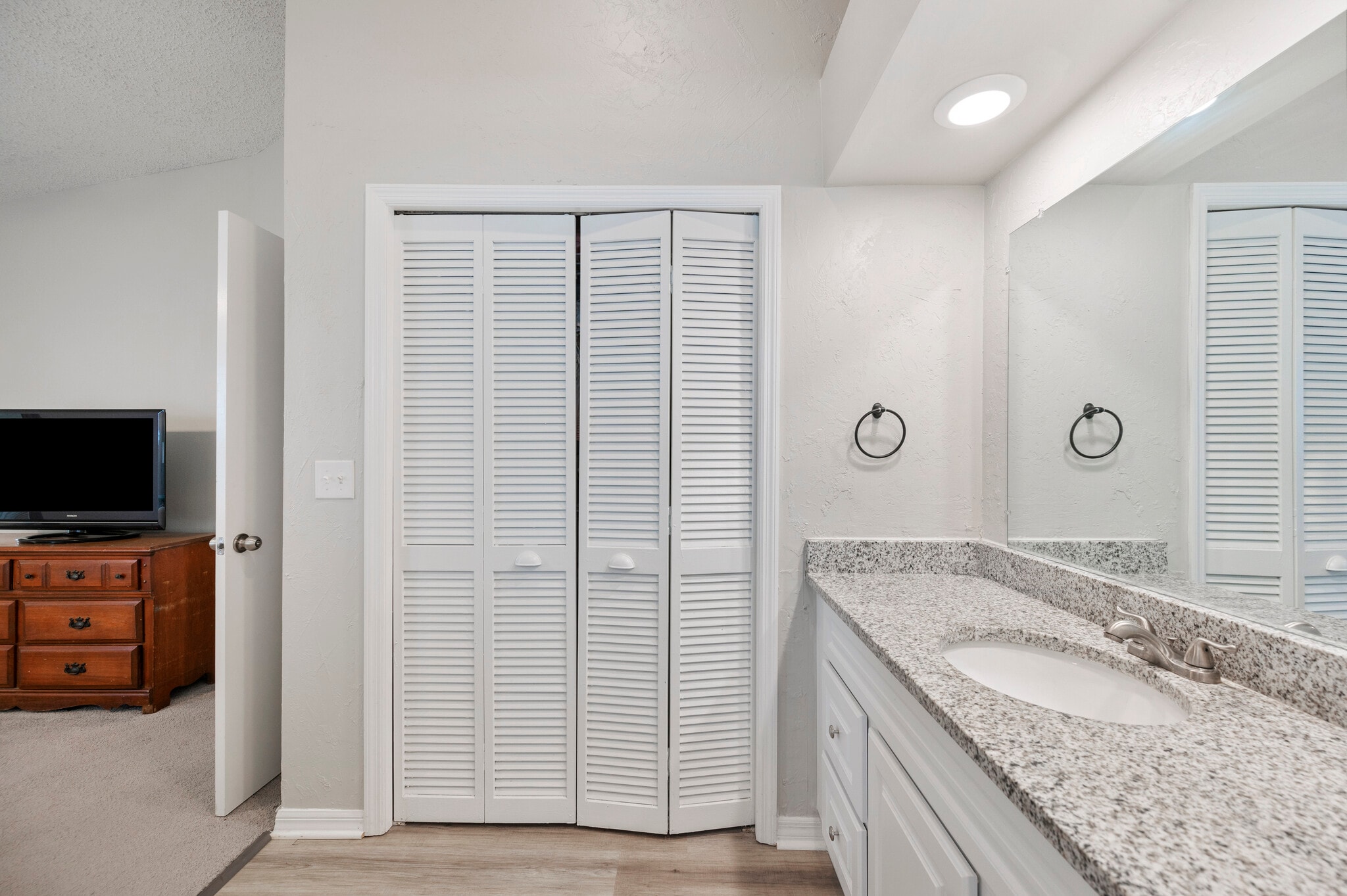 Master bedroom with vanity (master bath) - 3568 Raintree Ln