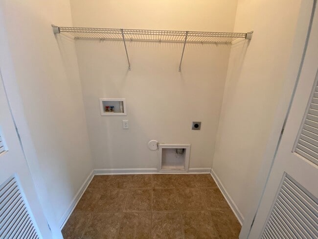 Building Photo - Beautiful Townhome located in the Cedar Mill Complex!