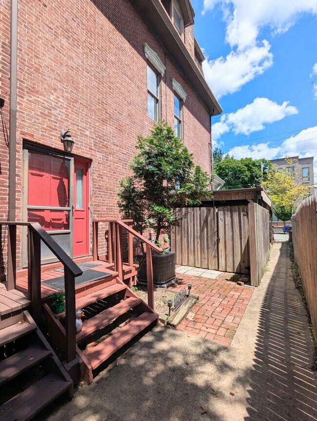 Building Photo - 312 Denniston St
