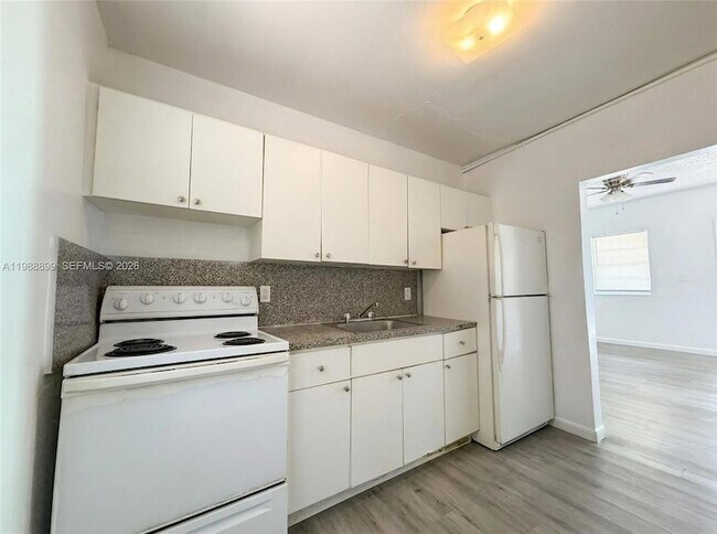 Building Photo - 1117 NW 3rd Ave