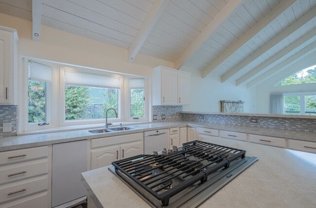 Building Photo - 4055 Sunset Ln