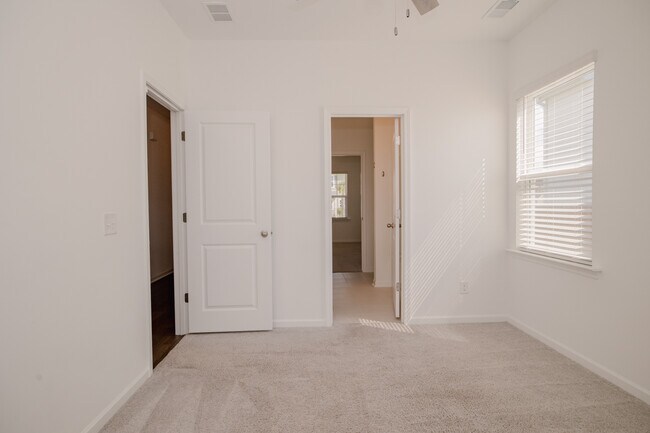 Building Photo - 321 Bountiful Dr