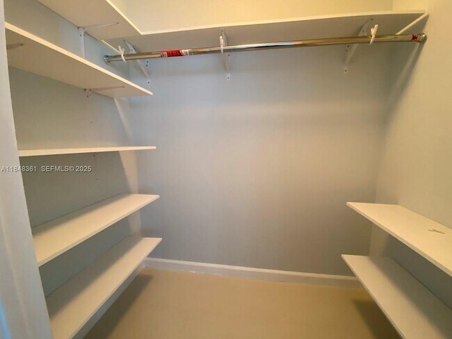 Building Photo - 475 Brickell Ave