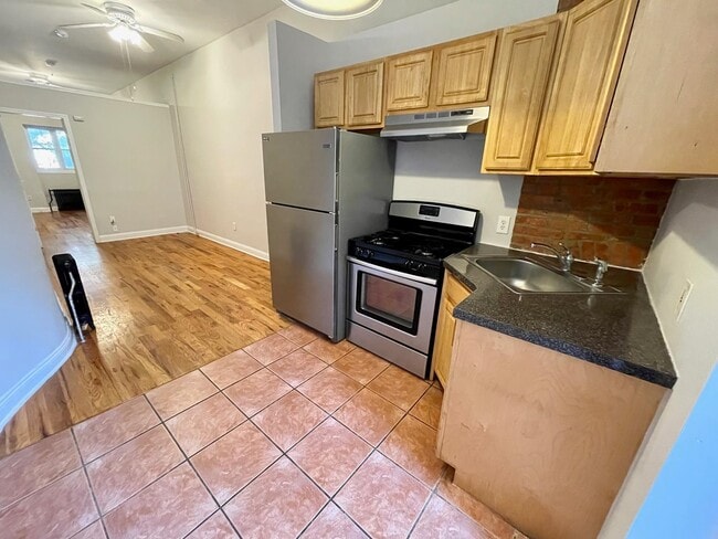 Building Photo - 313 5th St