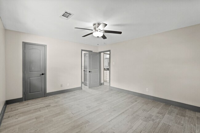 Building Photo - 5522 Braesvalley Dr