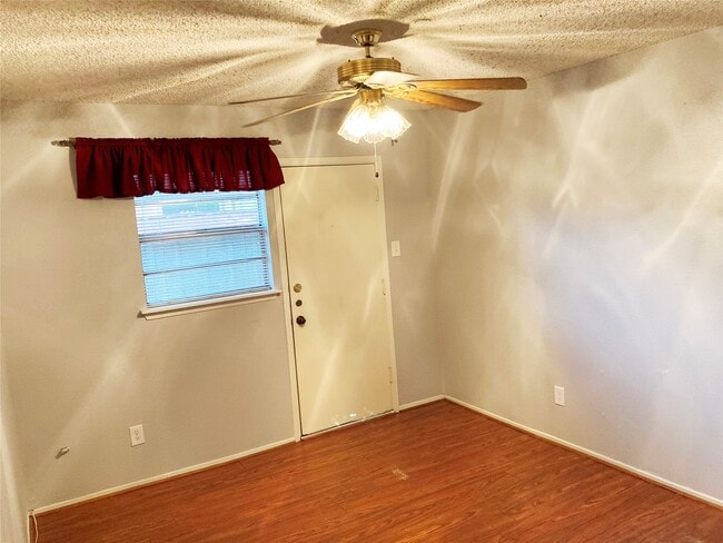 Building Photo - 12009 Greenwood Forest Dr