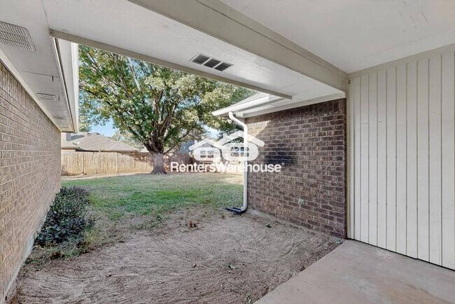 Building Photo - Completely Refreshed NRH Home Move IN Ready.