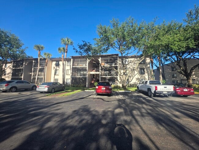 Building Photo - 205 Foxtail Dr