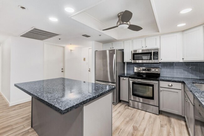 Building Photo - 7950 E Camelback Rd