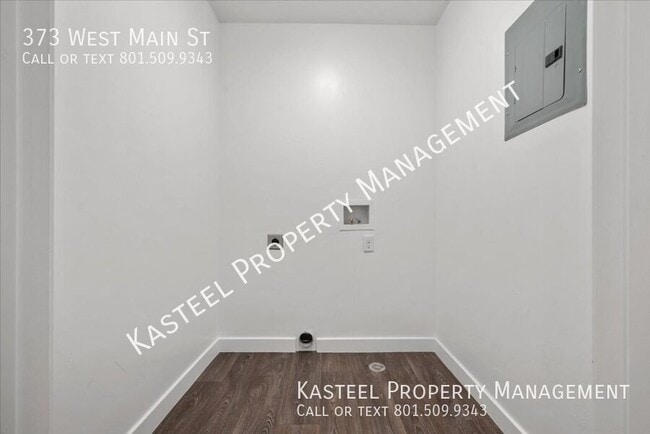 Building Photo - 373 W Main St