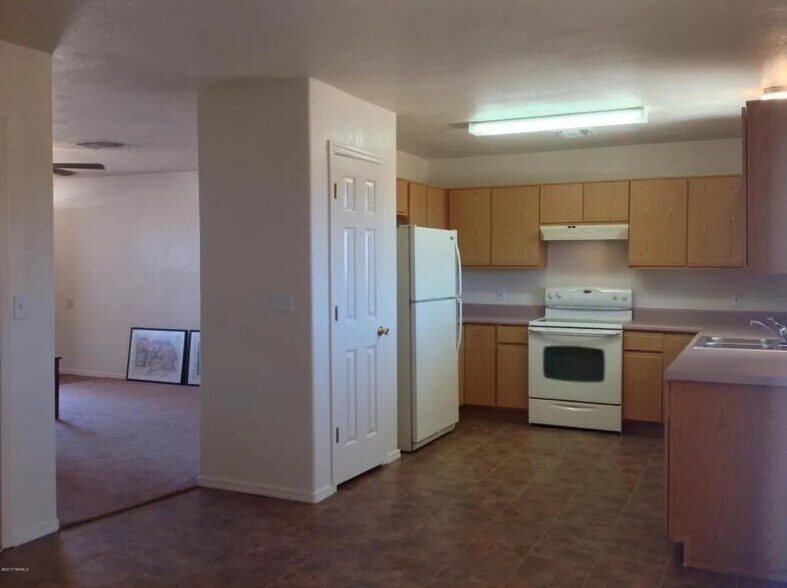 Building Photo - 6662 S Iberia Ave