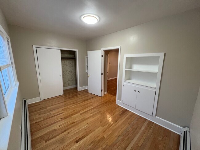 Bedroom - 136 Hall St