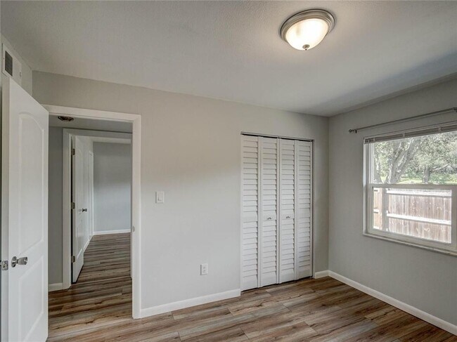 Building Photo - 1007 Sumner Blvd