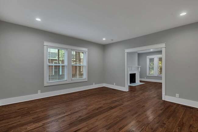 Building Photo - Total remodeled East Nashville Beauty!