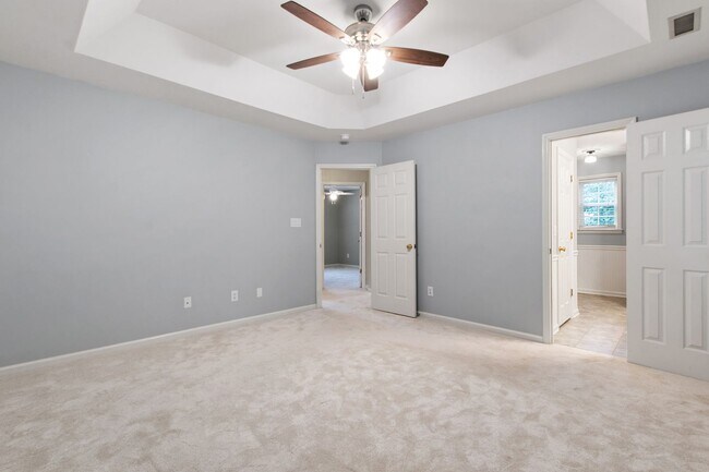 Building Photo - Charming 4-Bedroom with Backyard Retreat i...
