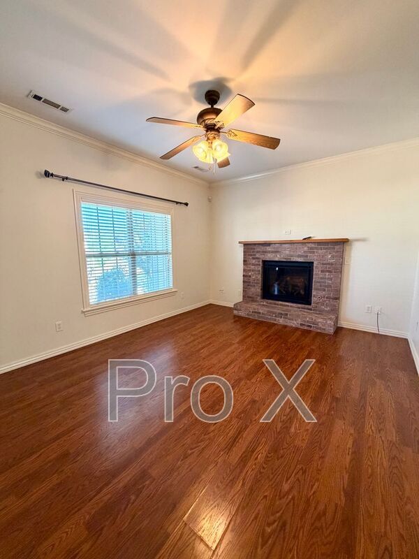 Building Photo - 1500 NE Dysart Woods Ln