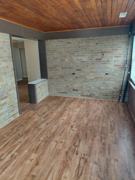 Building Photo - 5434 Fox Rd