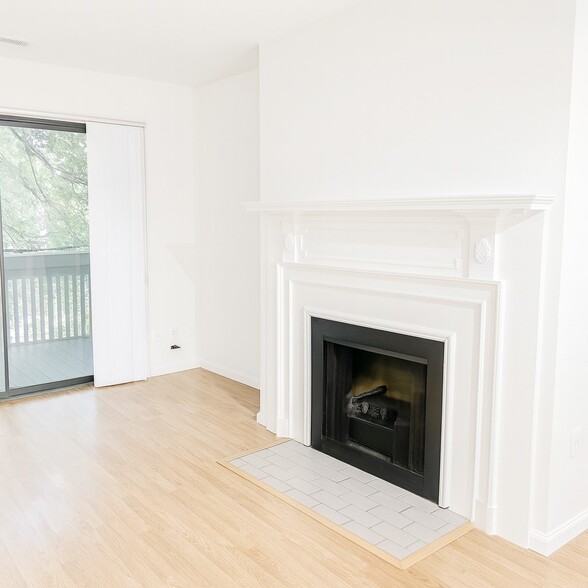 Living Room - 950 E Rue de la Banque St