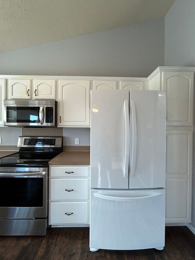 Building Photo - Spacious 3 Bed, 2 Bath Home in Papillion, Ne