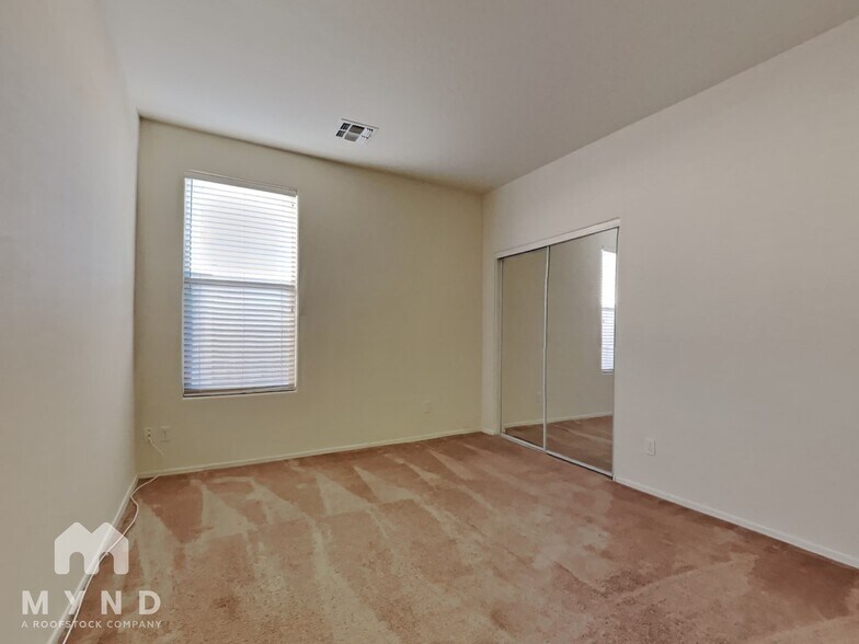 Building Photo - 2204 W San Tan Hills Dr