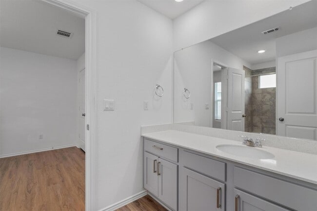 Building Photo - 245 Salt Springs Rd