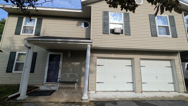 Building Photo - 1158 Superior St