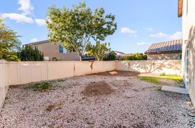 Building Photo - Modern Elegance Meets Spacious Comfort in a Unique Layout!