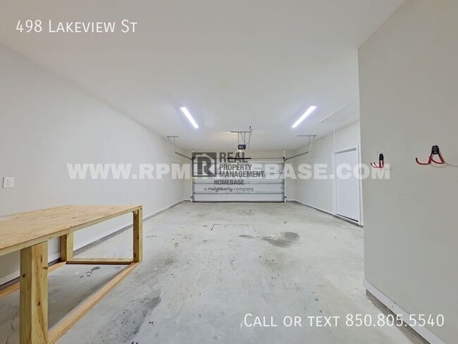 Building Photo - 498 Lakeview St
