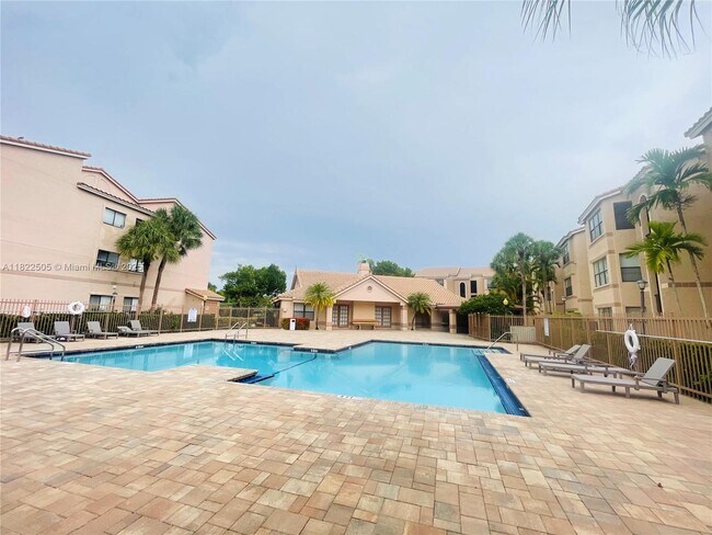 Building Photo - 2736 S University Dr