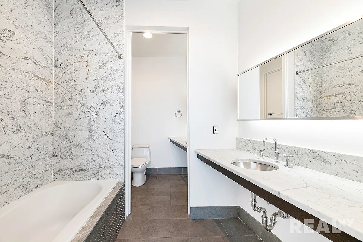 Building Photo - 99 Gold St