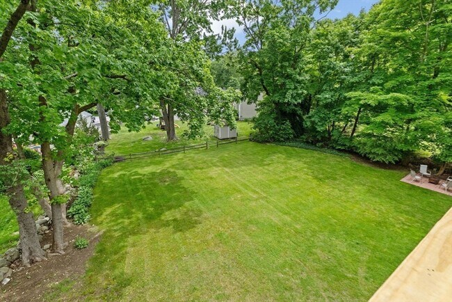 Building Photo - 225 Pleasant St