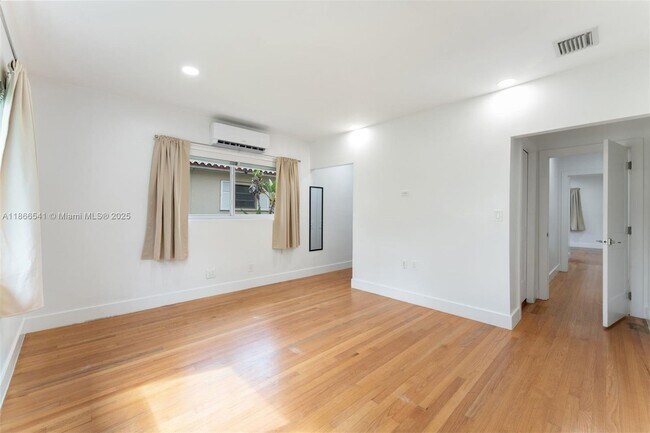 Building Photo - 4724 Orduna Dr