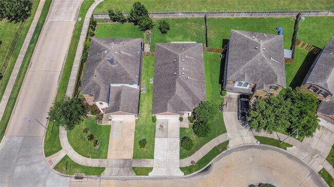 Building Photo - 5710 Camelia Evergreen Ln
