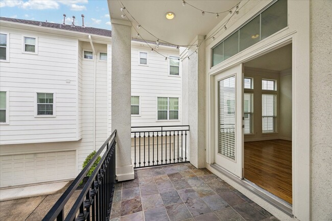 Building Photo - 612 Leverkuhn St