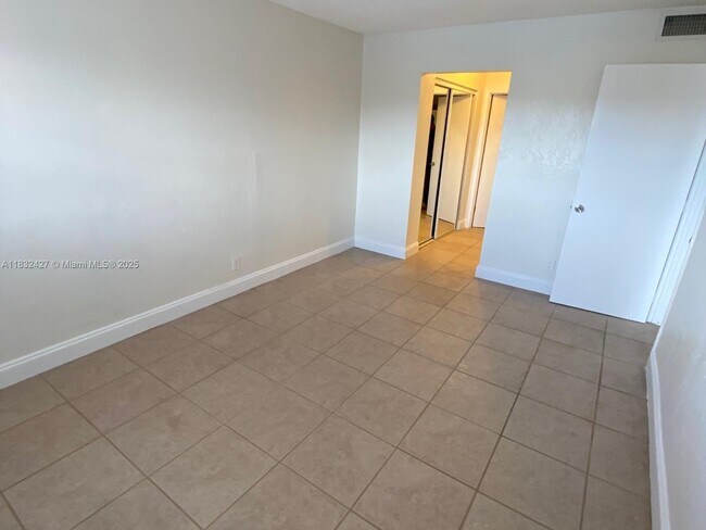Building Photo - 2775 Taft St