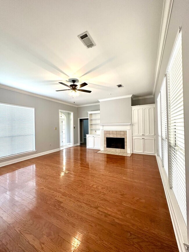 Building Photo - 11821 Thornberry Ln