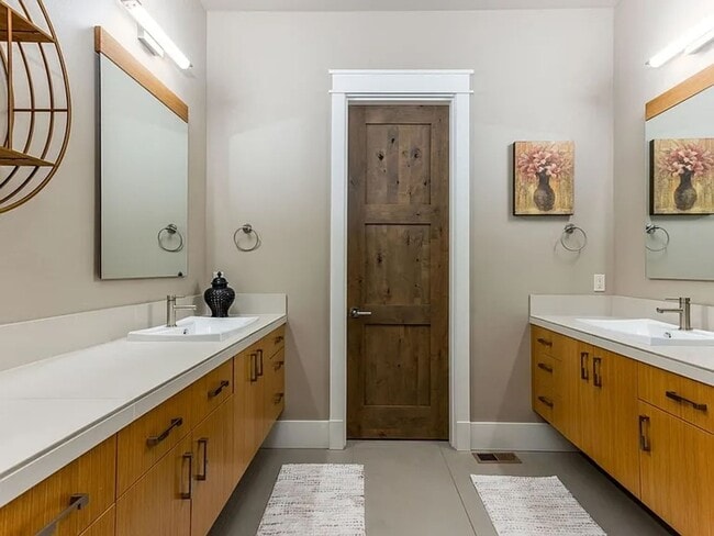 Building Photo - Spacious Tetherow Home with Community Amenities