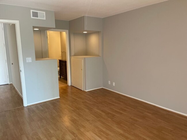 Building Photo - 412 N Bellflower Blvd