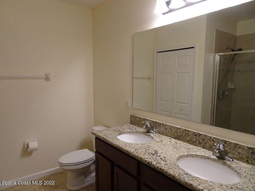 Master Bath - 1080 Cayman Dr