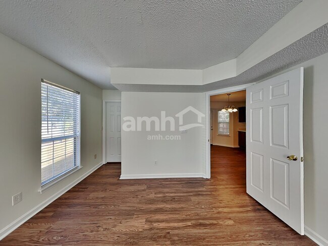 Building Photo - 3402 Mayhurst Dr