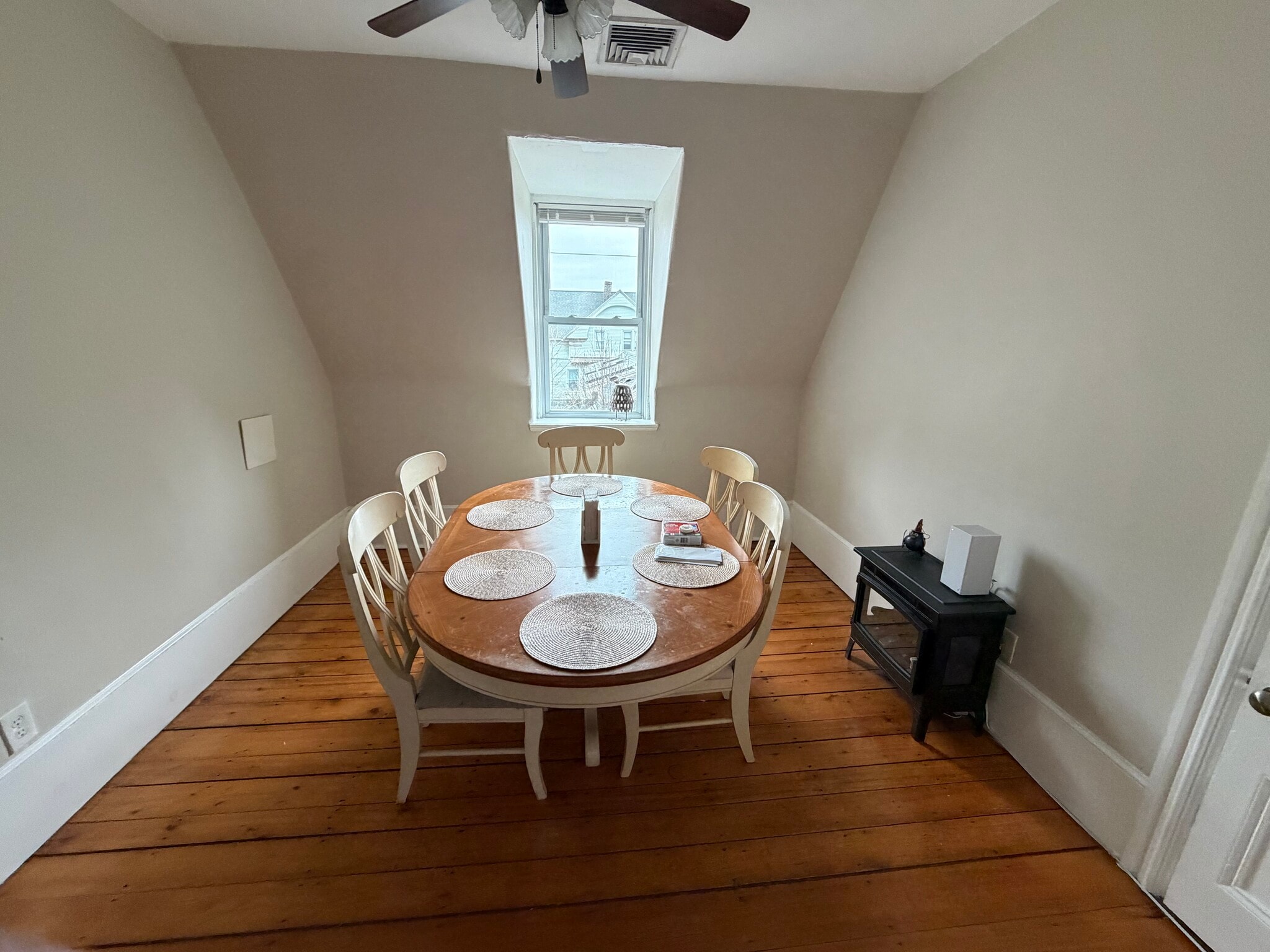 Building Photo - 123 Vinton St