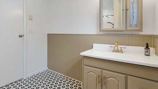 Building Photo - 3 bedroom (Entire House) in the Solitude Village section of High Bridge